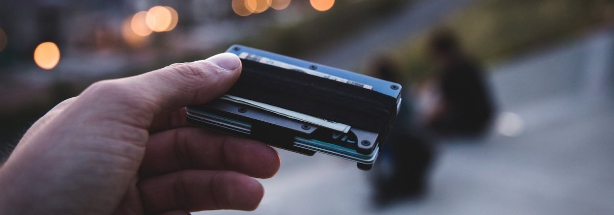 5 Things You’re Probably Carrying In Your Wallet That You Shouldn’t Be