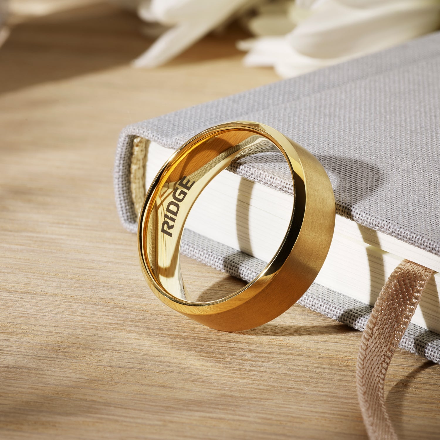 Ridge 8mm Geprofileerde Ring Set - 24K Goud | Tantalum