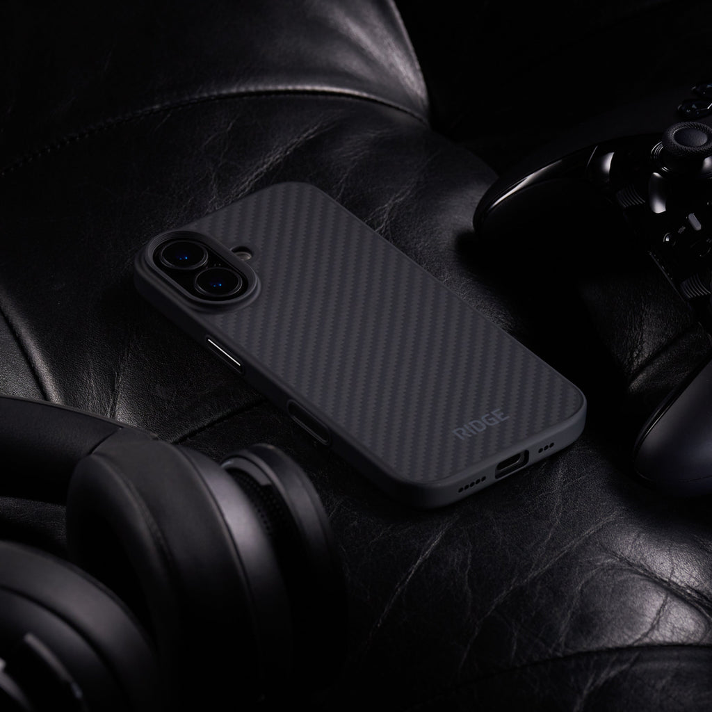 Everyday Phone Case - iPhone 17 - Carbon